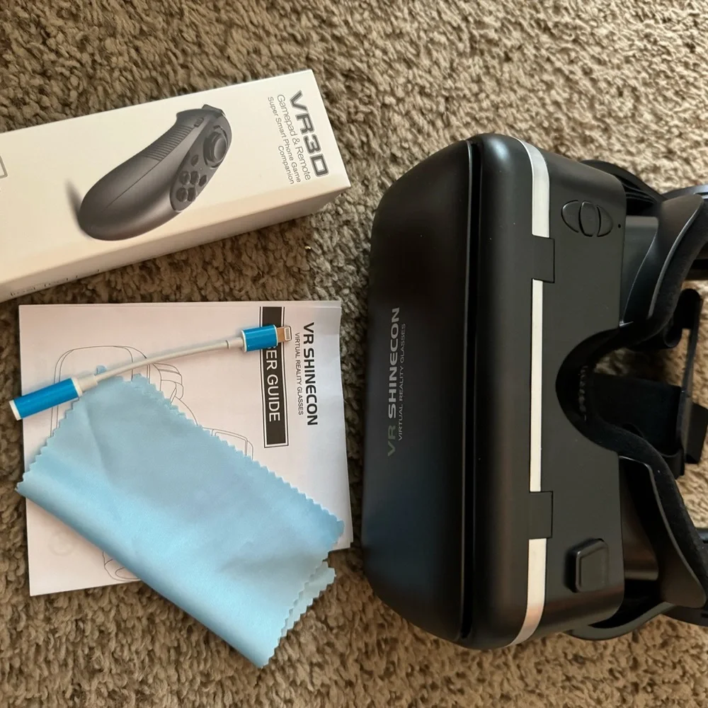 Virtual Reality Shinecon Glasses NIB w/Cover & Accessories